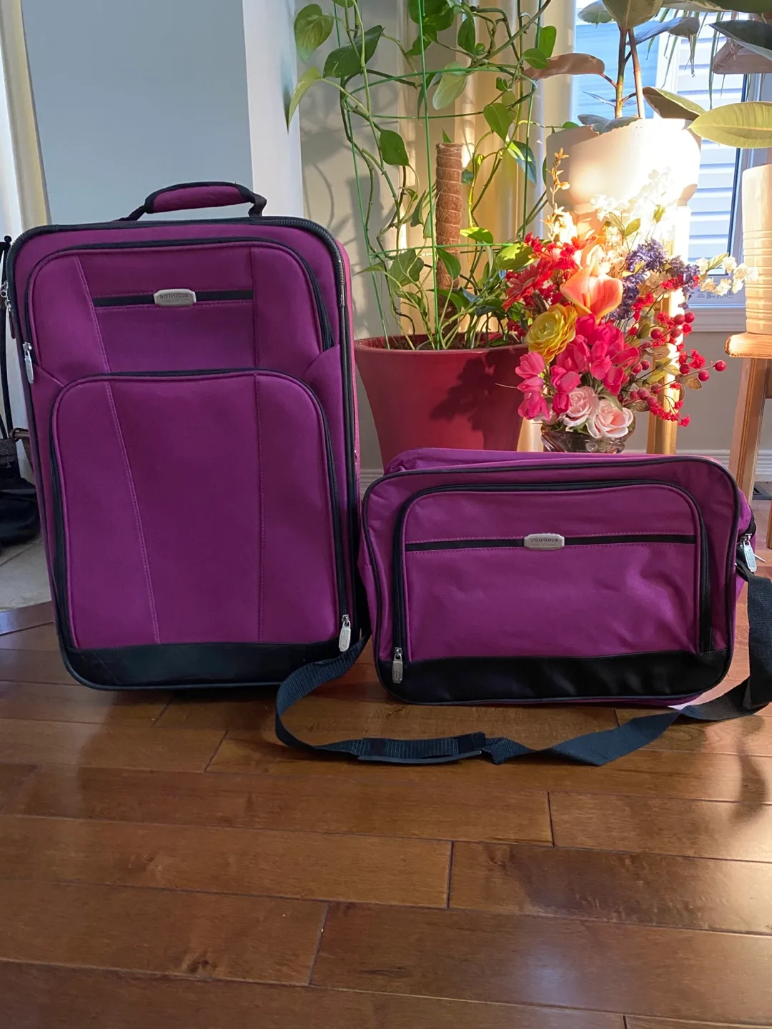 Sonoma Purple Luggage Set - Carry-on & Shoulder Bag image indicator(2)