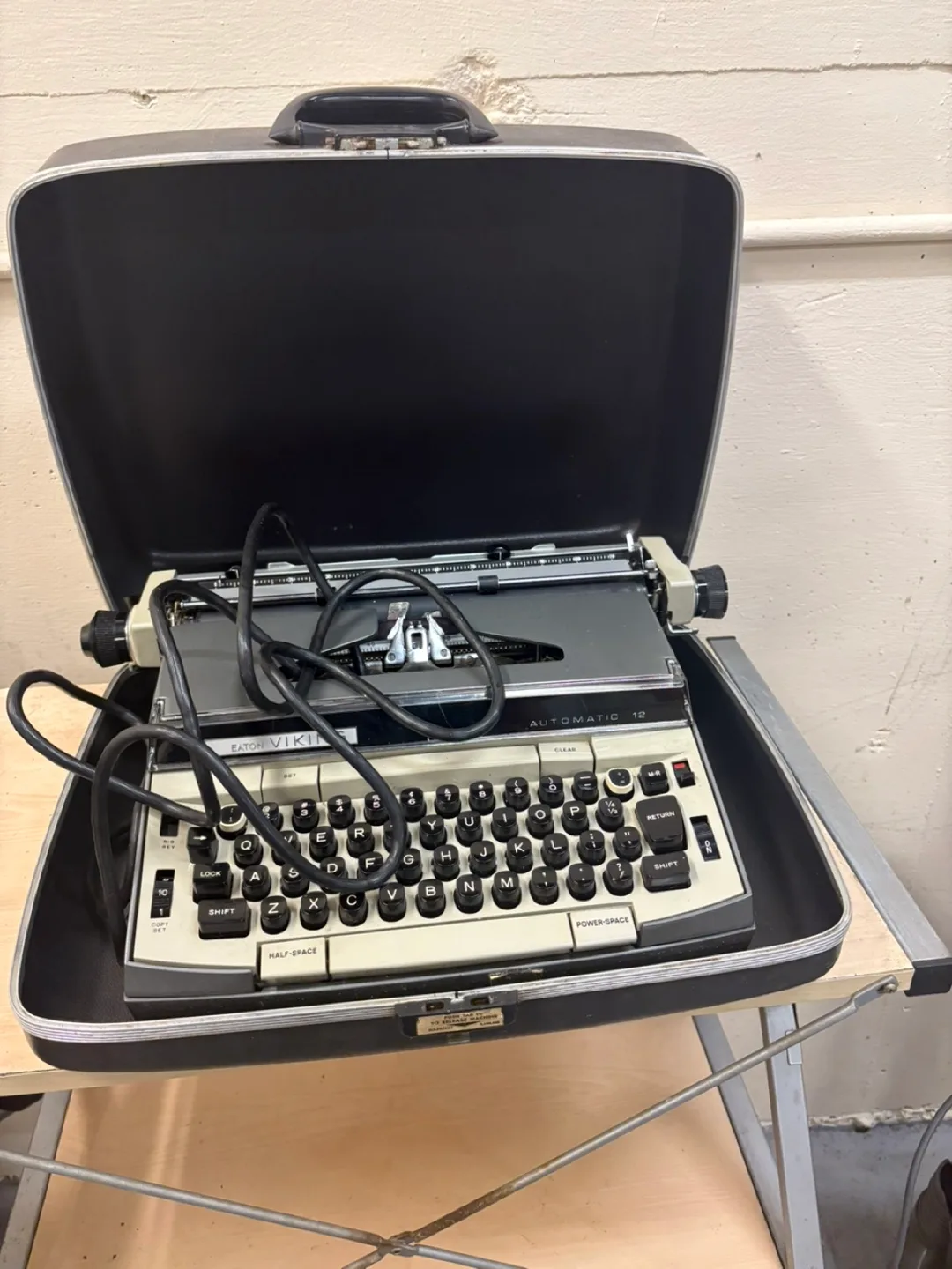 Eaton Viking Automatic 12 Typewriter w/ Case image indicator(2)