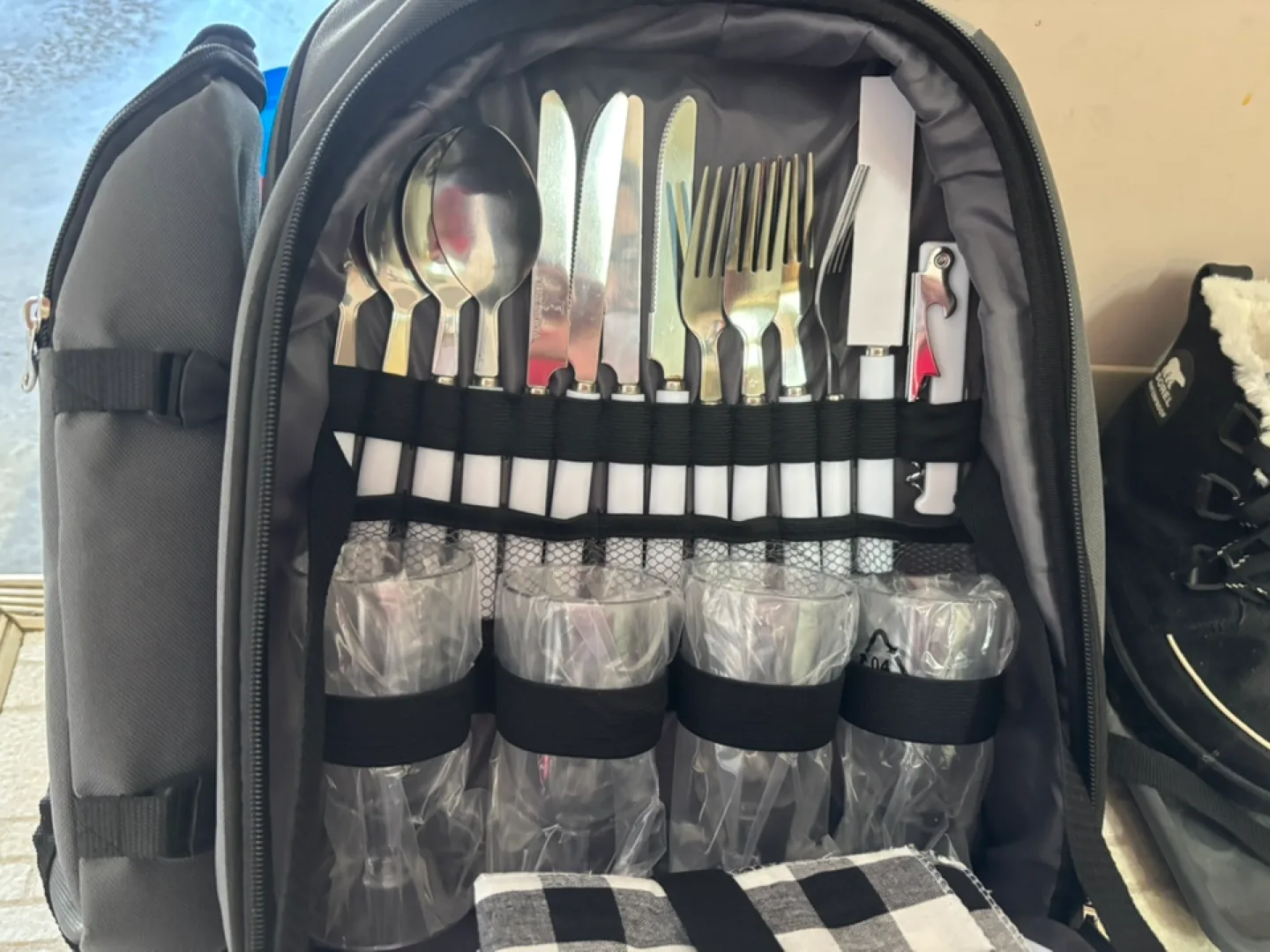 Picnic Backpack with Blanket & Utensils image indicator(3)
