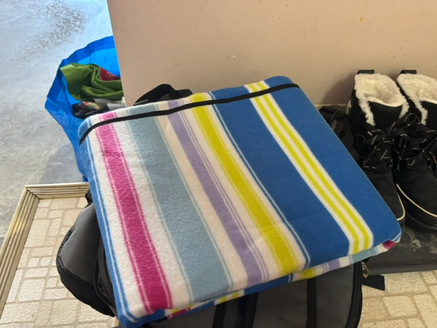 Picnic Backpack with Blanket & Utensils image indicator(2)