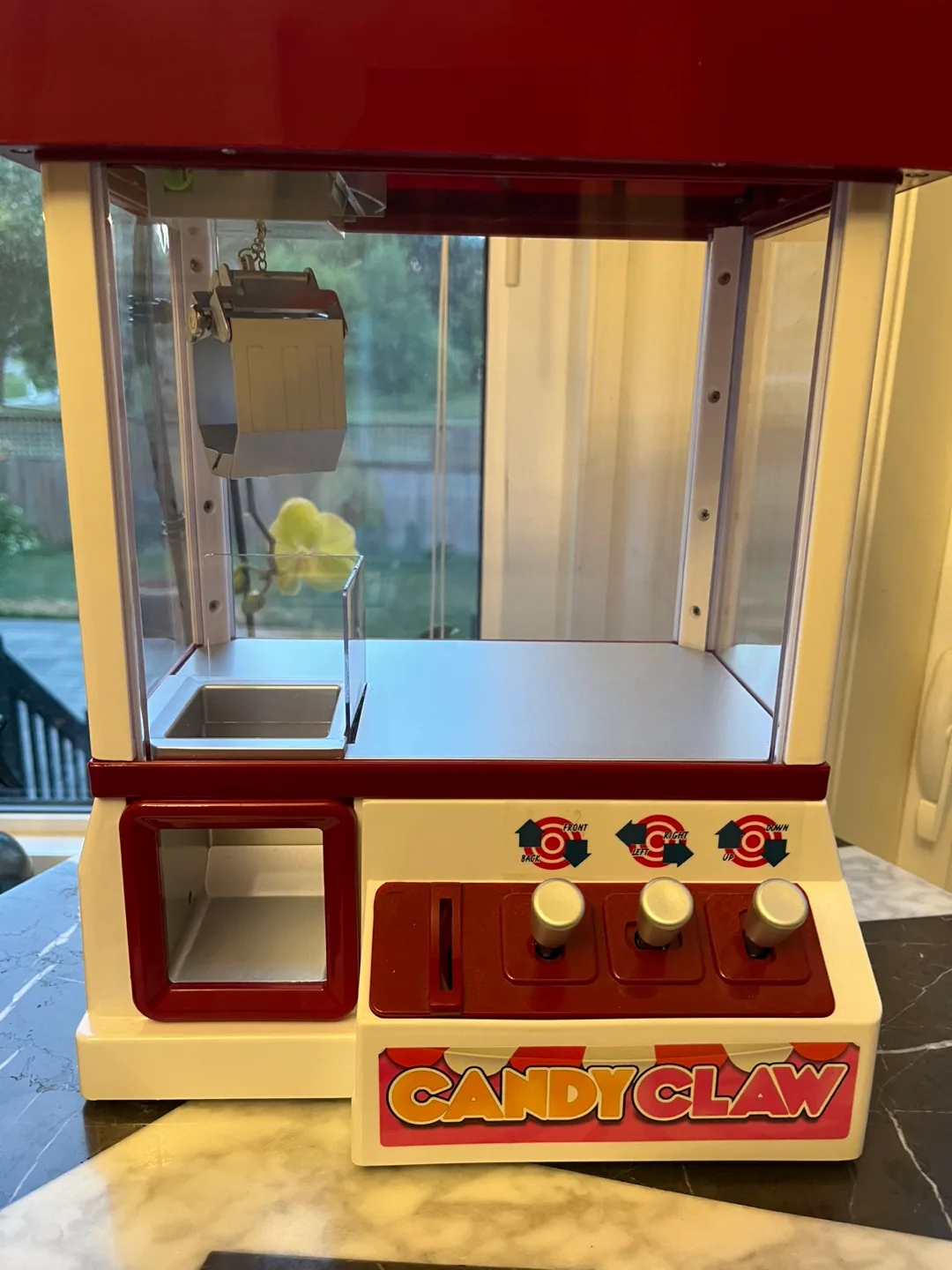 toy claw machine thumbnail