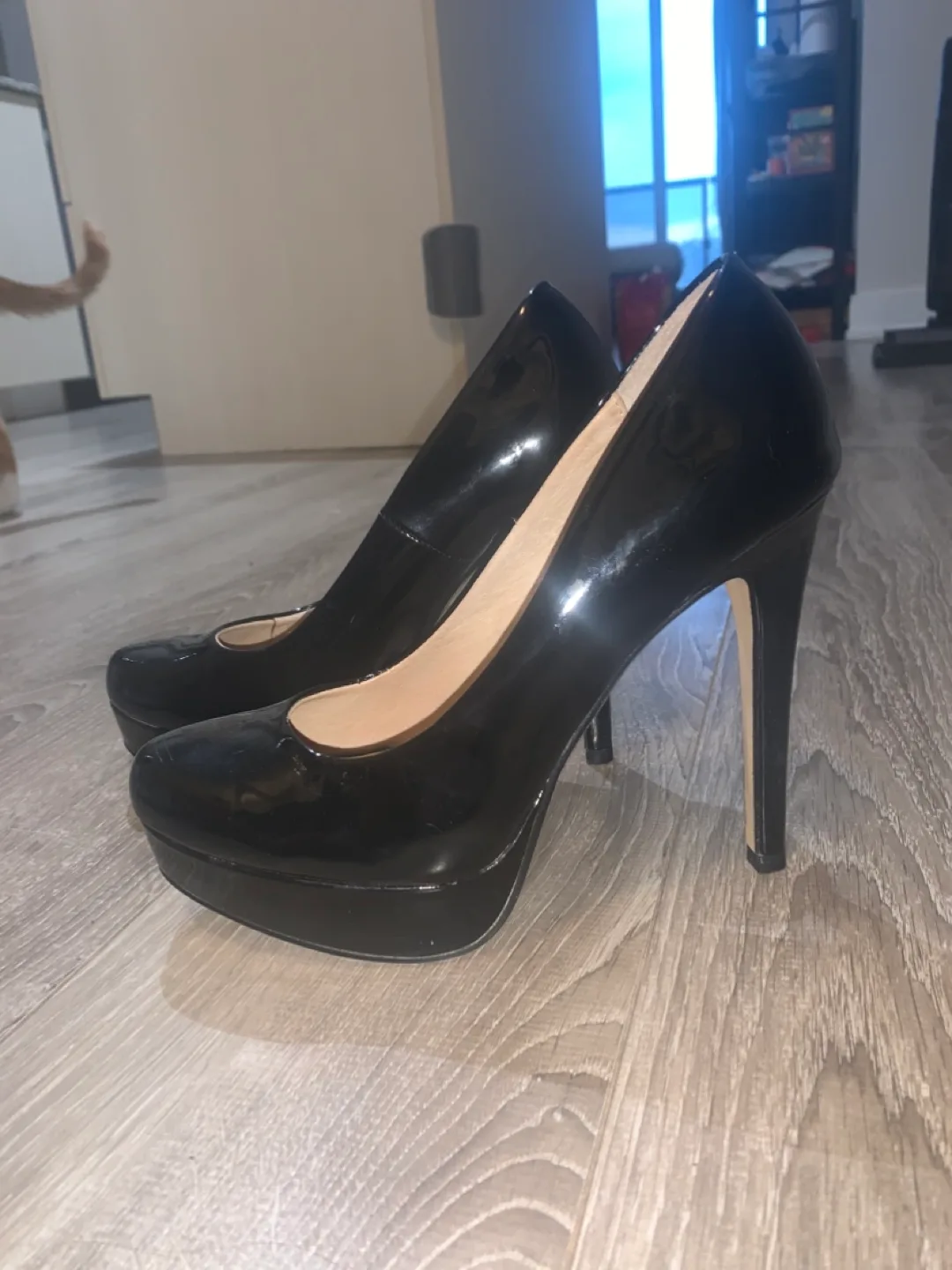 Chinese Laundry Black Pump Heels - Size 7 image indicator(2)