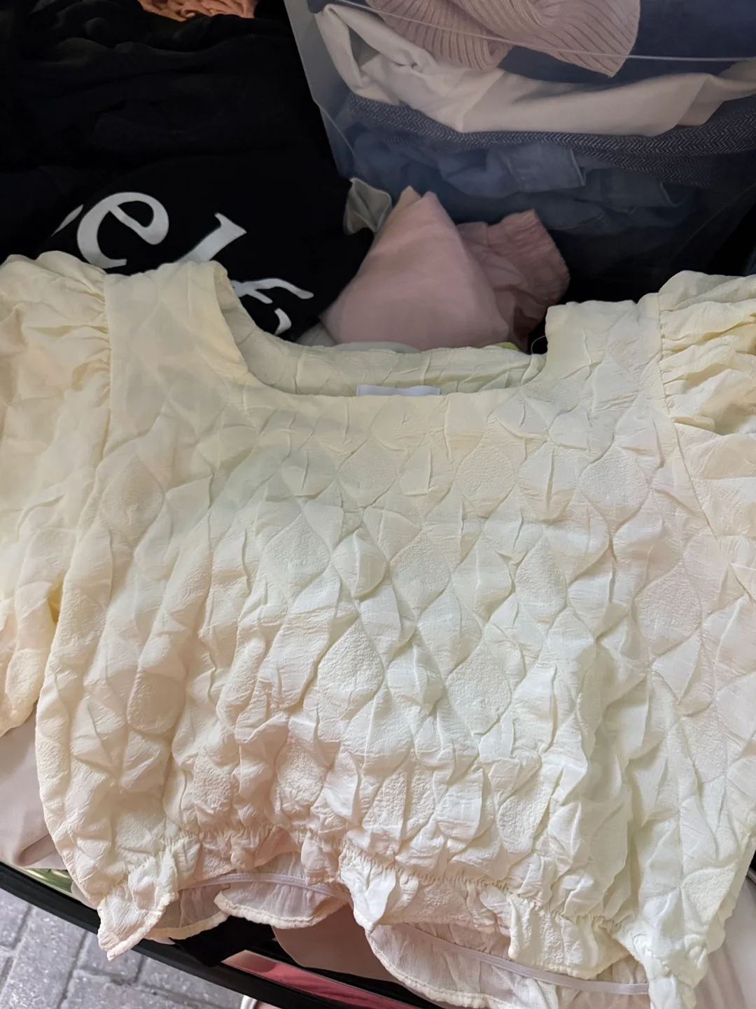 New~~ Cream Puff Sleeve Crop Top image indicator(2)