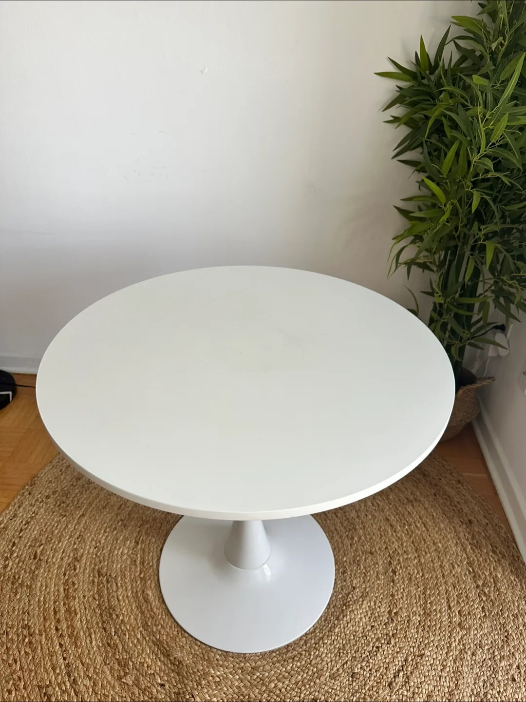 Round Table - Mid-Century Modern image indicator(3)