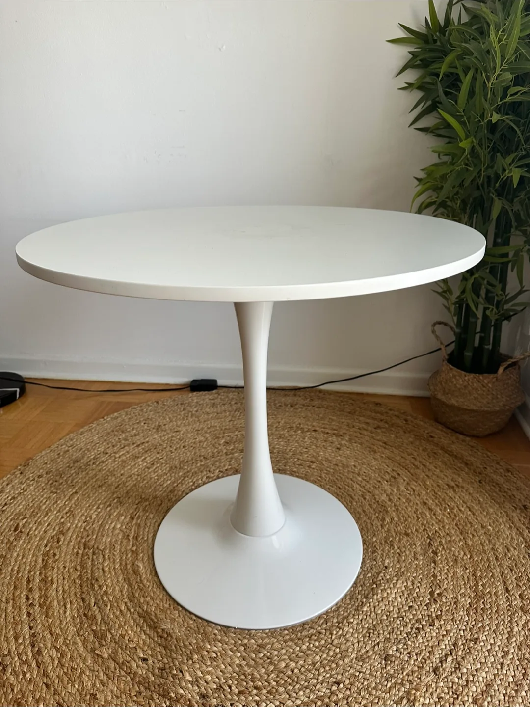 Round Table - Mid-Century Modern image indicator(2)