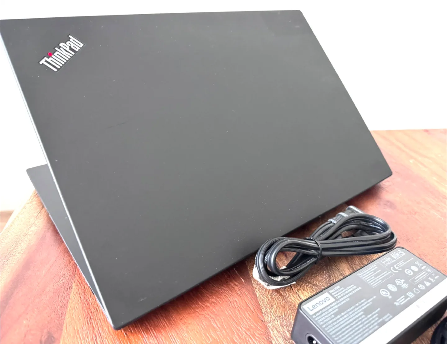 Lenovo ThinkPad T490 Laptop-Win 11 image indicator(4)