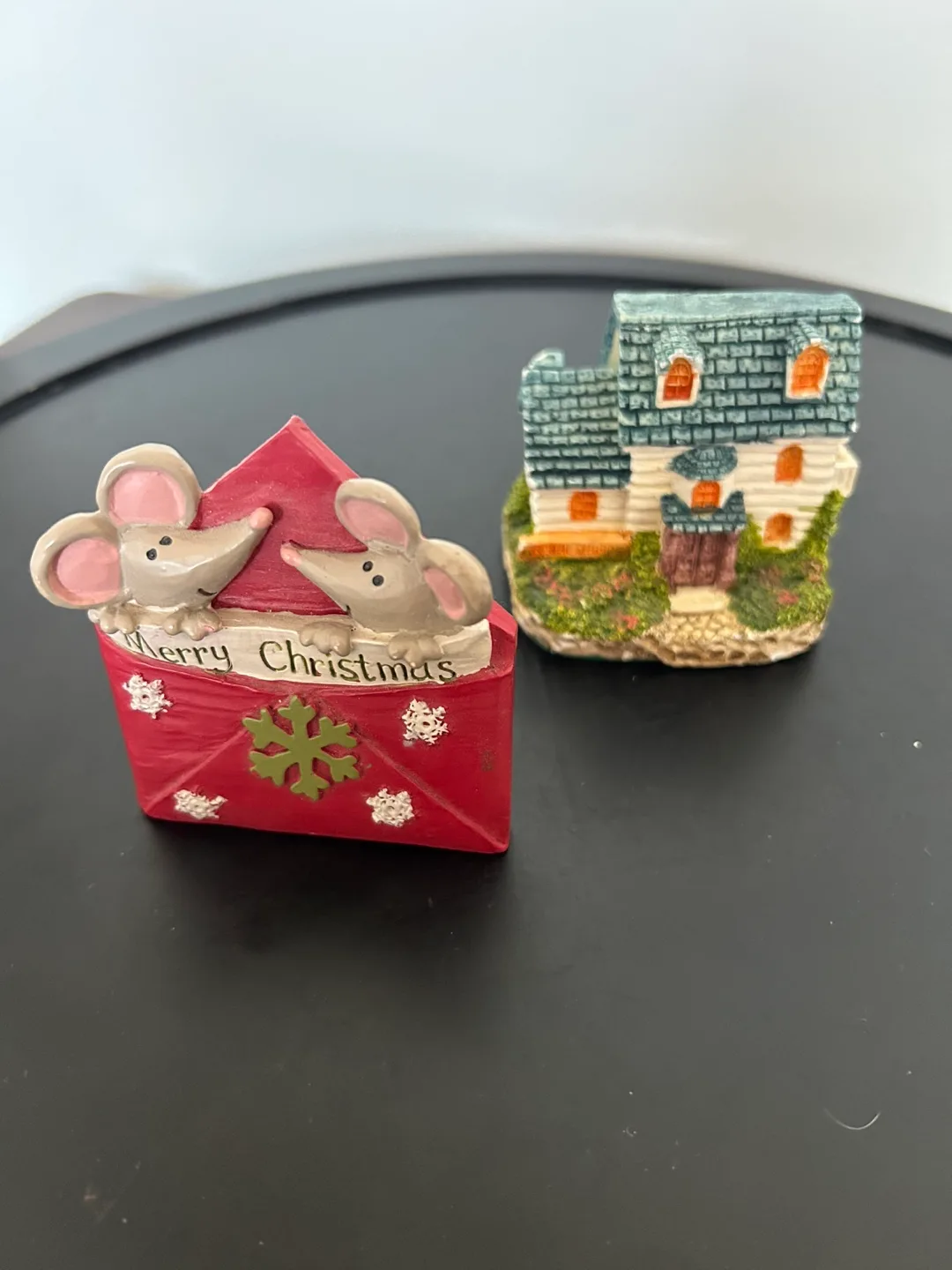 🇨🇦Miniature Christmas Village House Figurines thumbnail