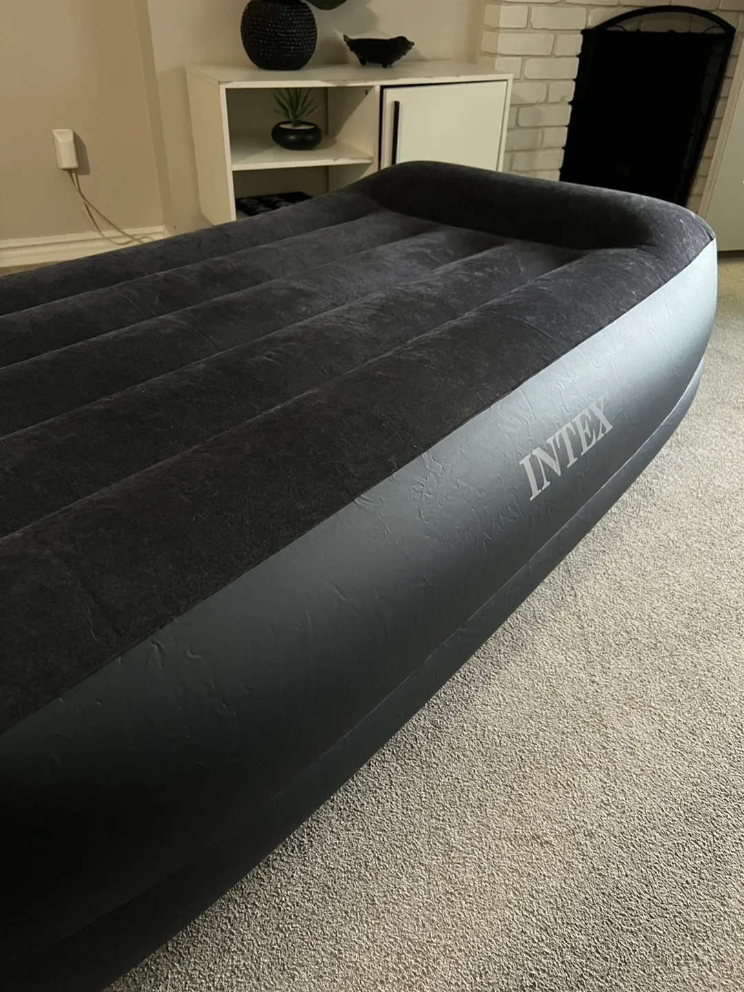 NEW 18” Elevated TWIN Airbed, Built-in Electric Pump & Pillow image indicator(3)