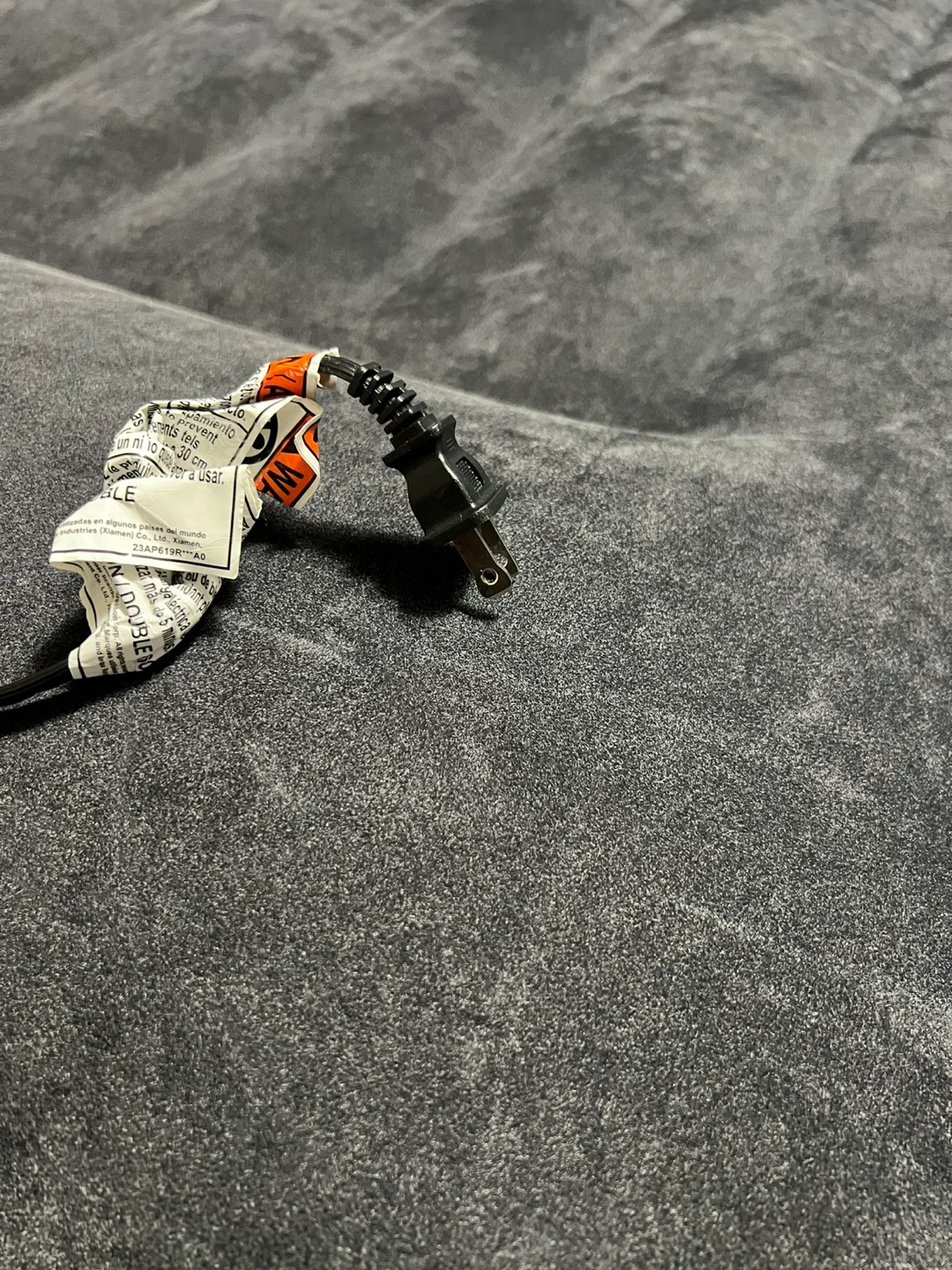 NEW 18” Elevated TWIN Airbed, Built-in Electric Pump & Pillow image indicator(6)