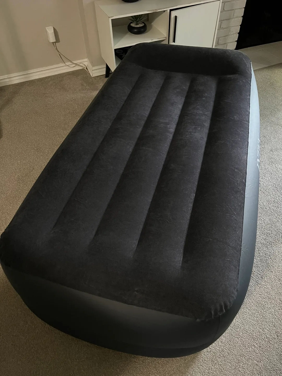 NEW 18” Elevated TWIN Airbed, Built-in Electric Pump & Pillow image indicator(2)