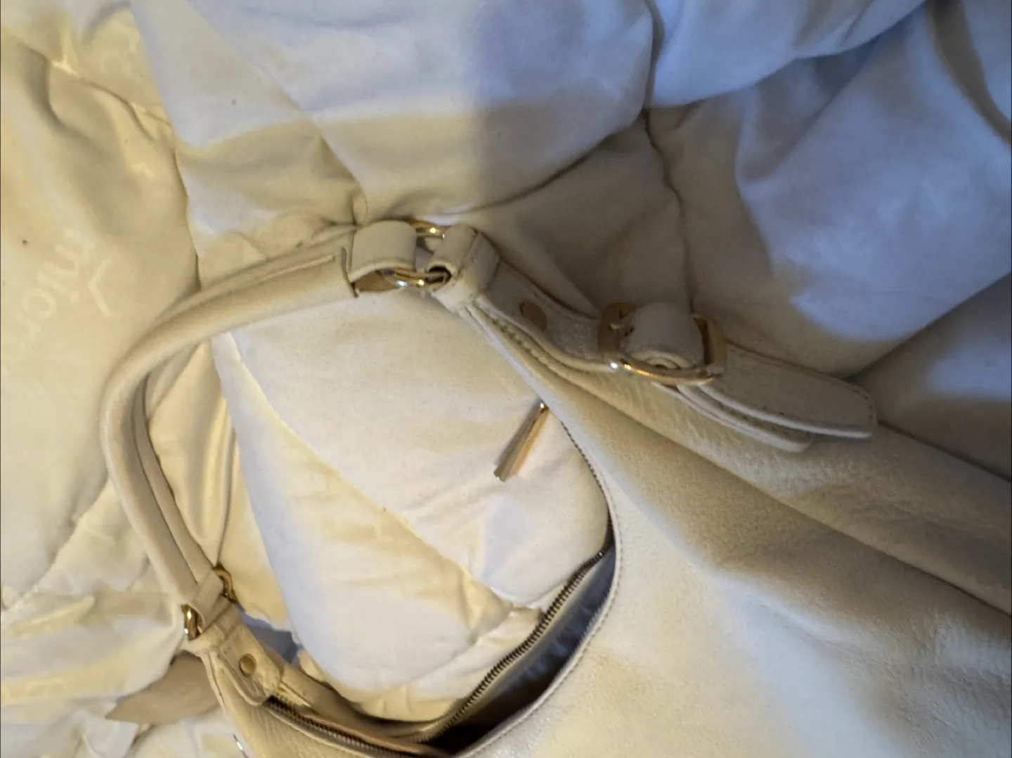 white danier leather hobo bag image indicator(6)