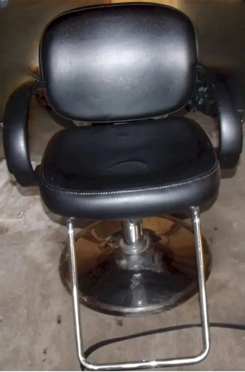 Black Hydraulic Salon Styling Chair thumbnail