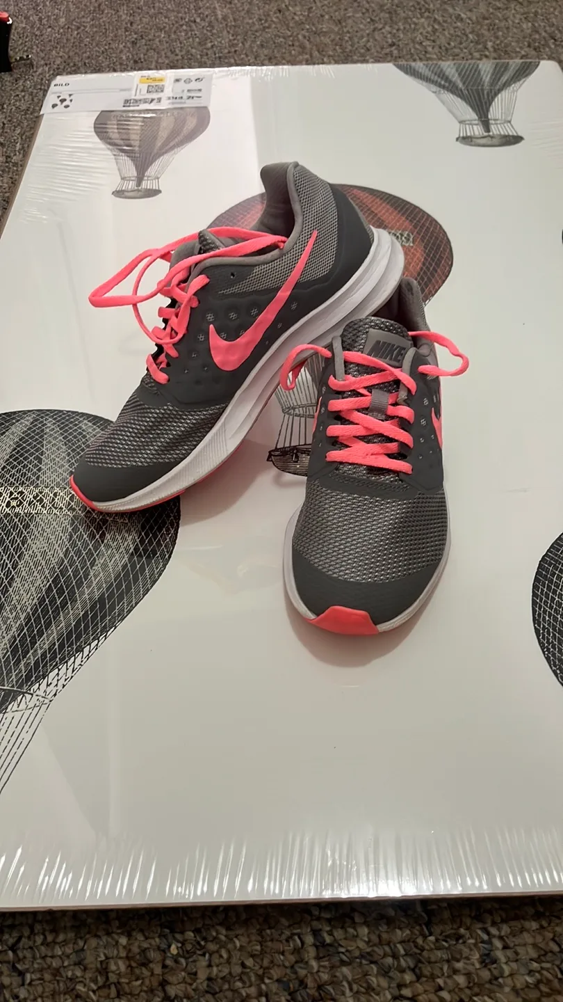 Nike Downshifter 5Y = 6.5 Women's Running Shoes thumbnail