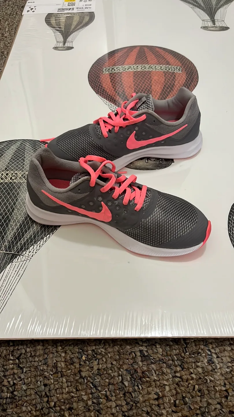 Nike Downshifter 5Y = 6.5 Women's Running Shoes image indicator(8)