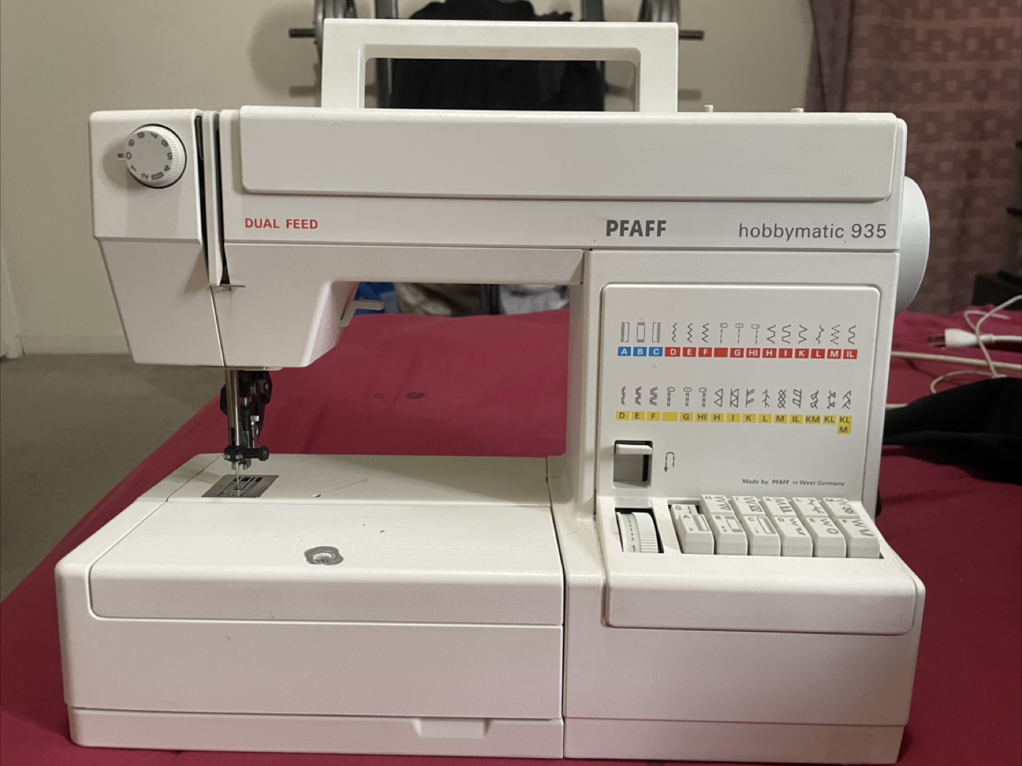 Pfaff Hobbymatic 935 Sewing Machine