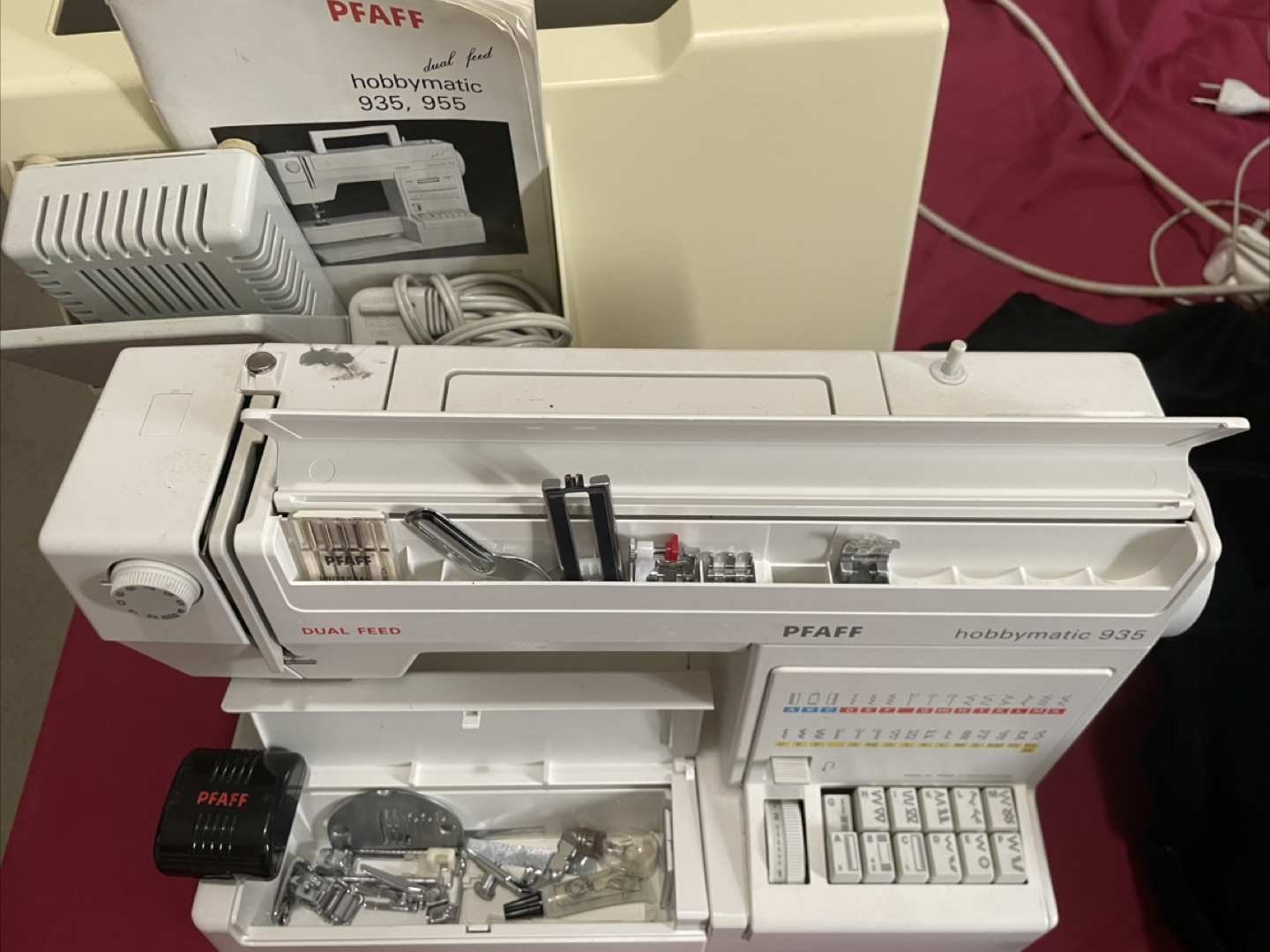 Pfaff Hobbymatic 935 Sewing Machine - photo 4