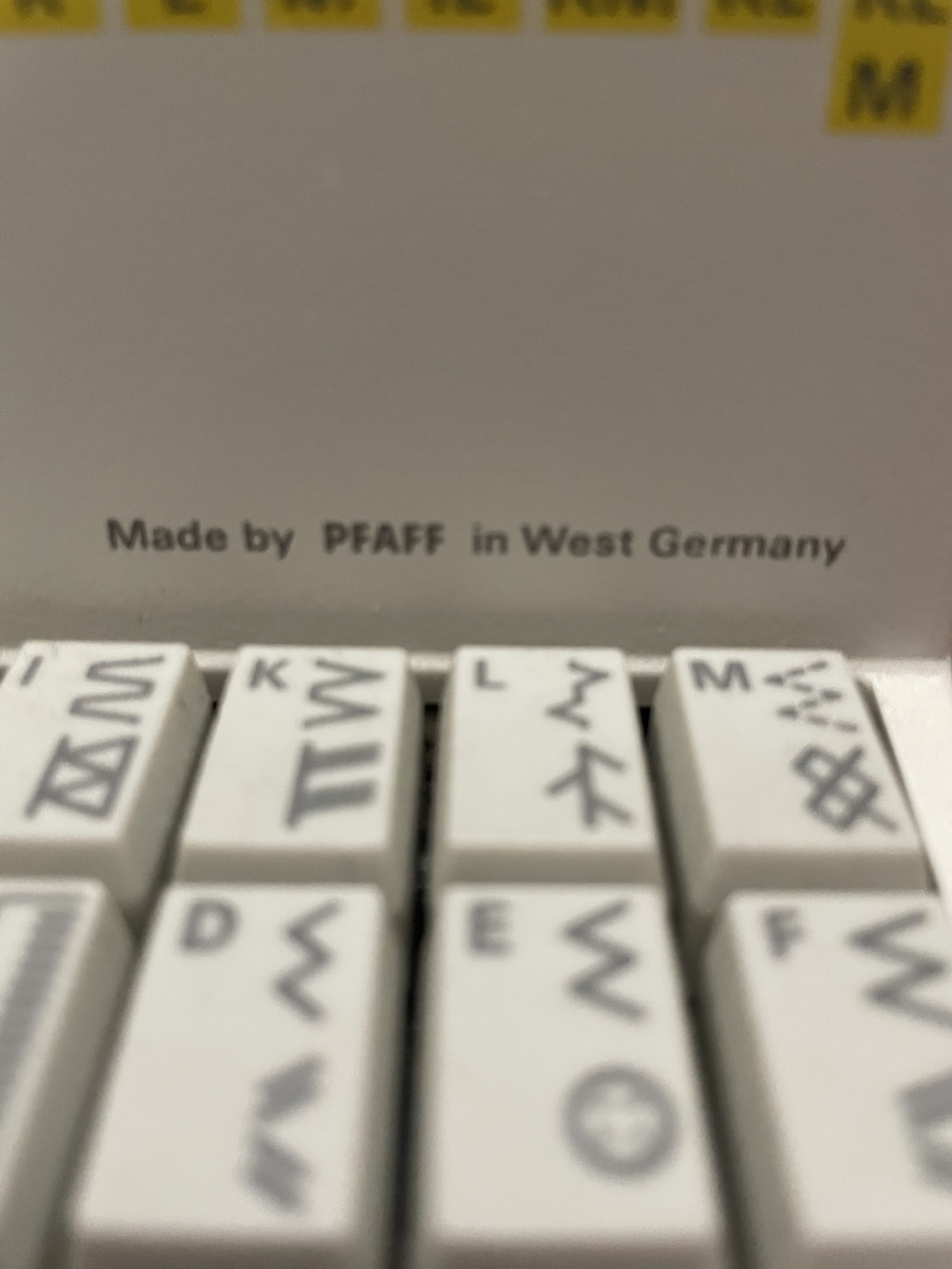Pfaff Hobbymatic 935 Sewing Machine - photo 3
