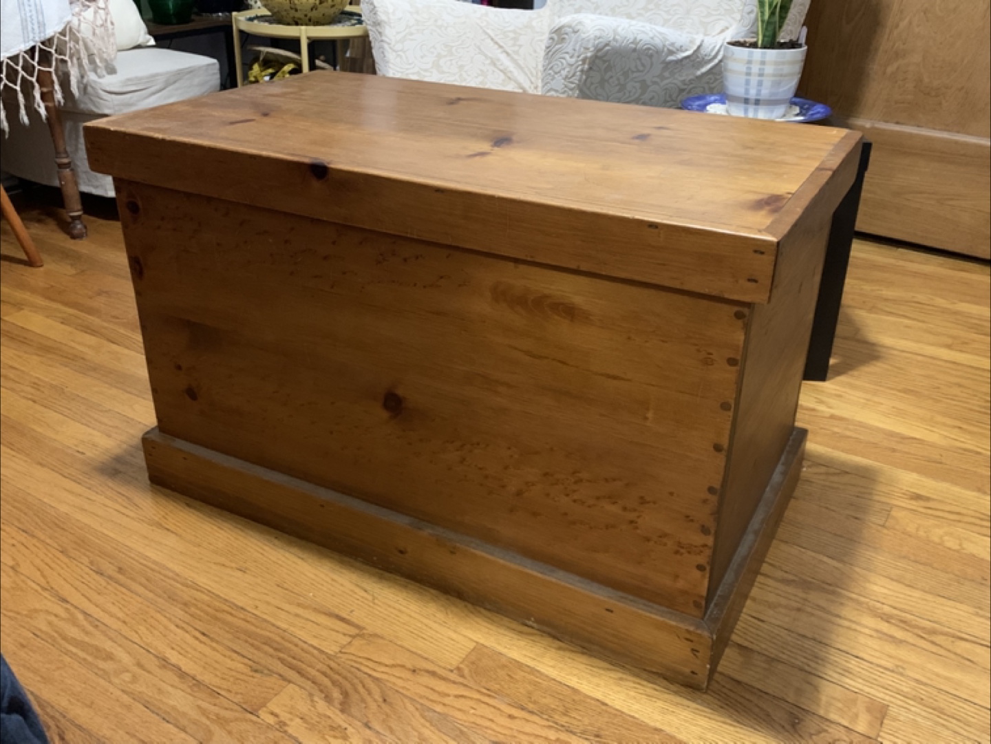 Wooden Storage Chest 🇨🇦