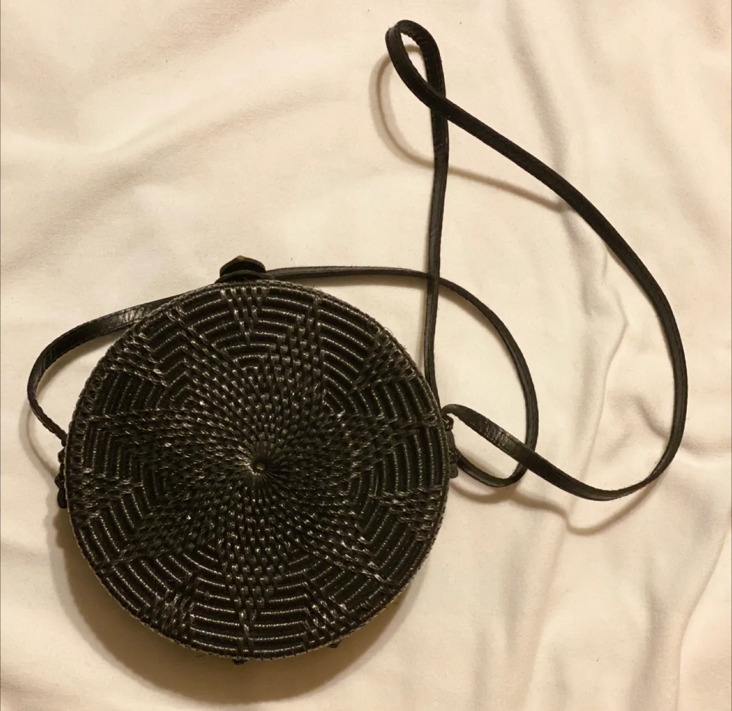 BLACK WOVEN ROUND CROSSBODY BAG- AMERII image indicator(2)