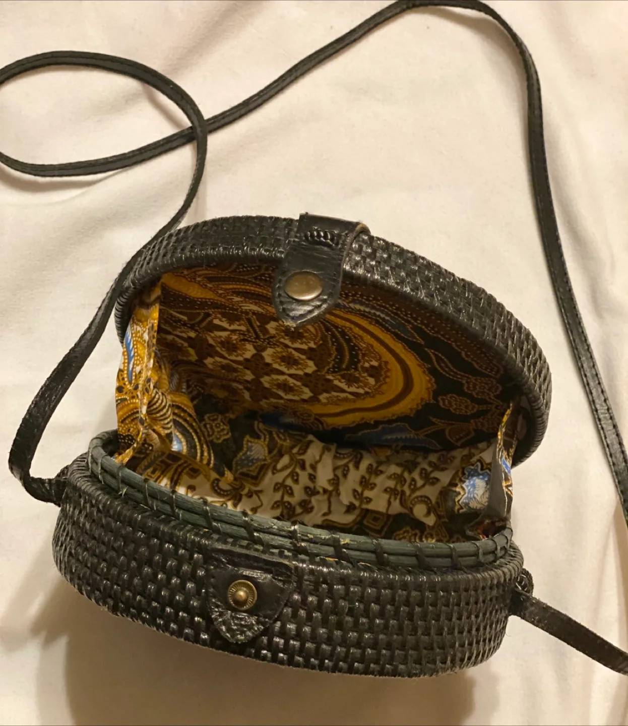 BLACK WOVEN ROUND CROSSBODY BAG- AMERII image indicator(3)