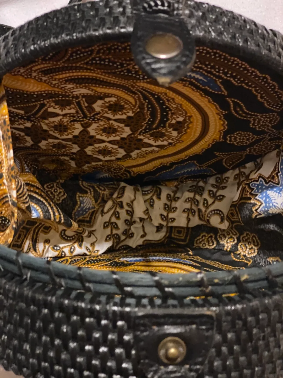 BLACK WOVEN ROUND CROSSBODY BAG- AMERII image indicator(4)