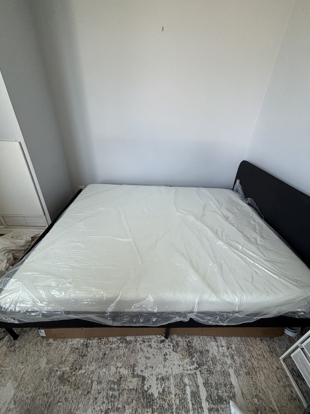 New Mattress - Zinus Queen - Fresh Unbox - photo 2