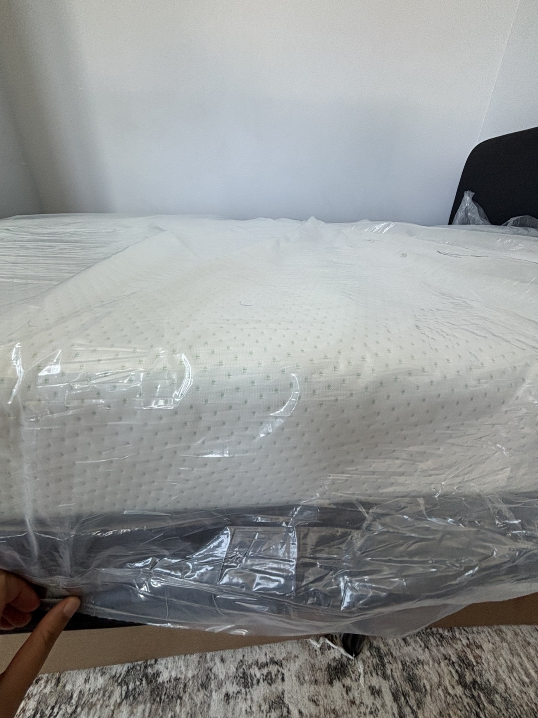 New Mattress - Zinus Queen - Fresh Unbox - photo 3