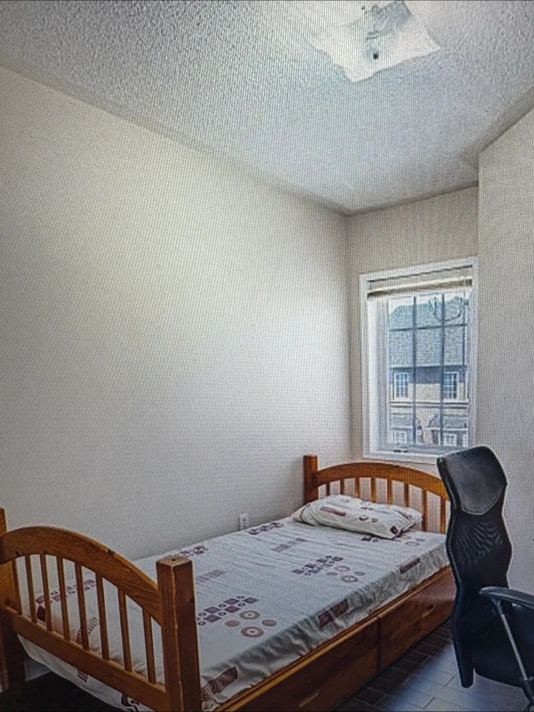Wooden single Beds with mattress thumbnail