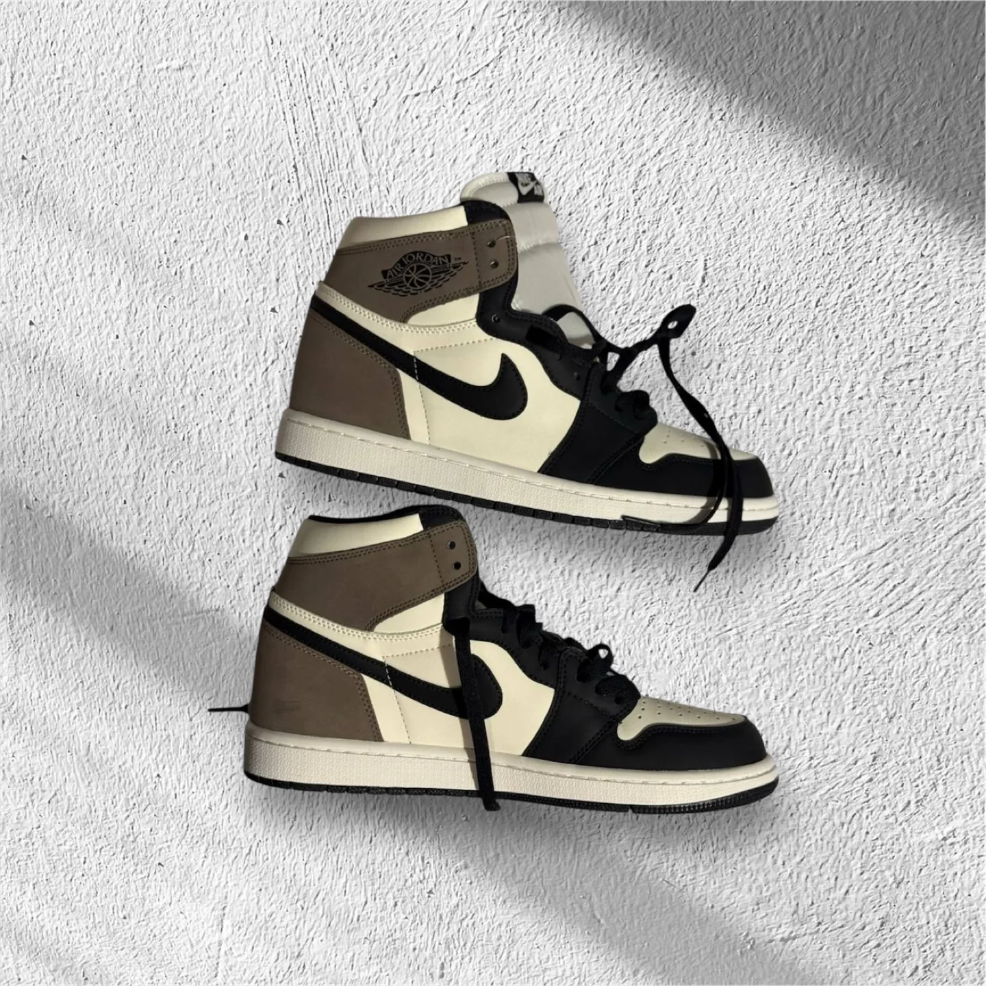 Air Jordan 1 Retro High OG Mocha thumbnail