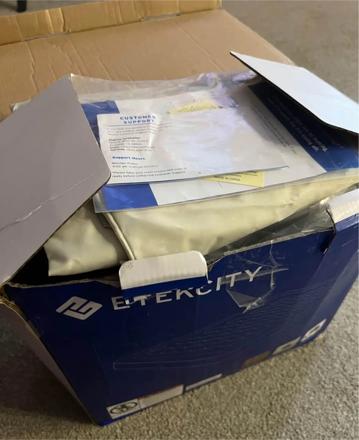 NEW 9” Queen Air Mattress, Cordless USB Air Pump Included image indicator(8)