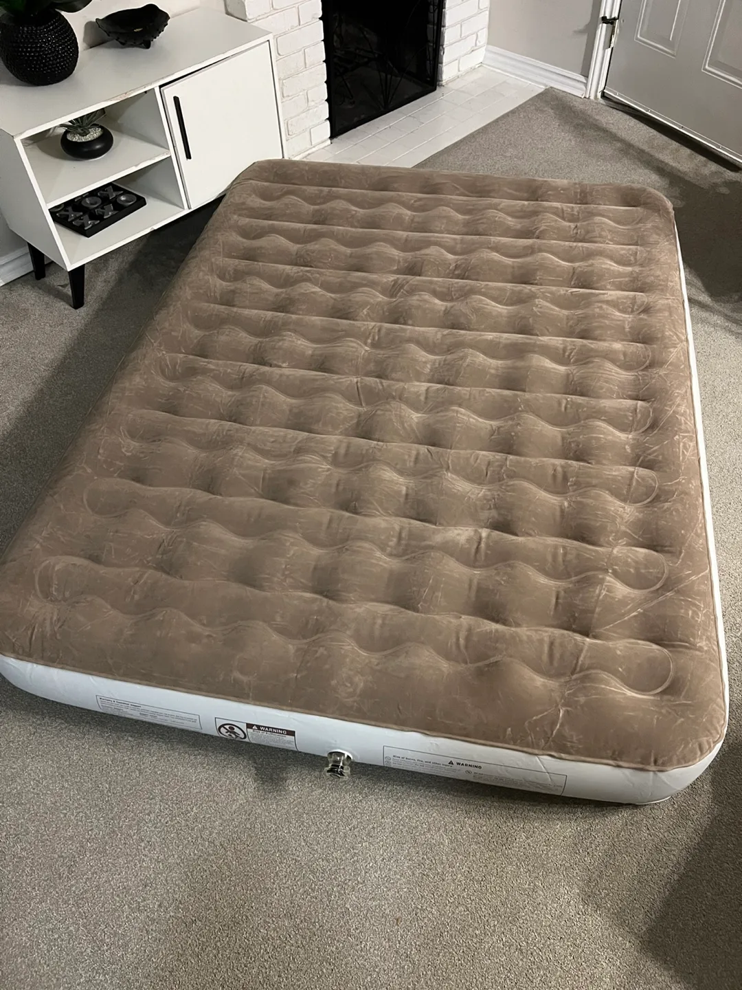 NEW 9” Queen Air Mattress, Cordless USB Air Pump Included thumbnail