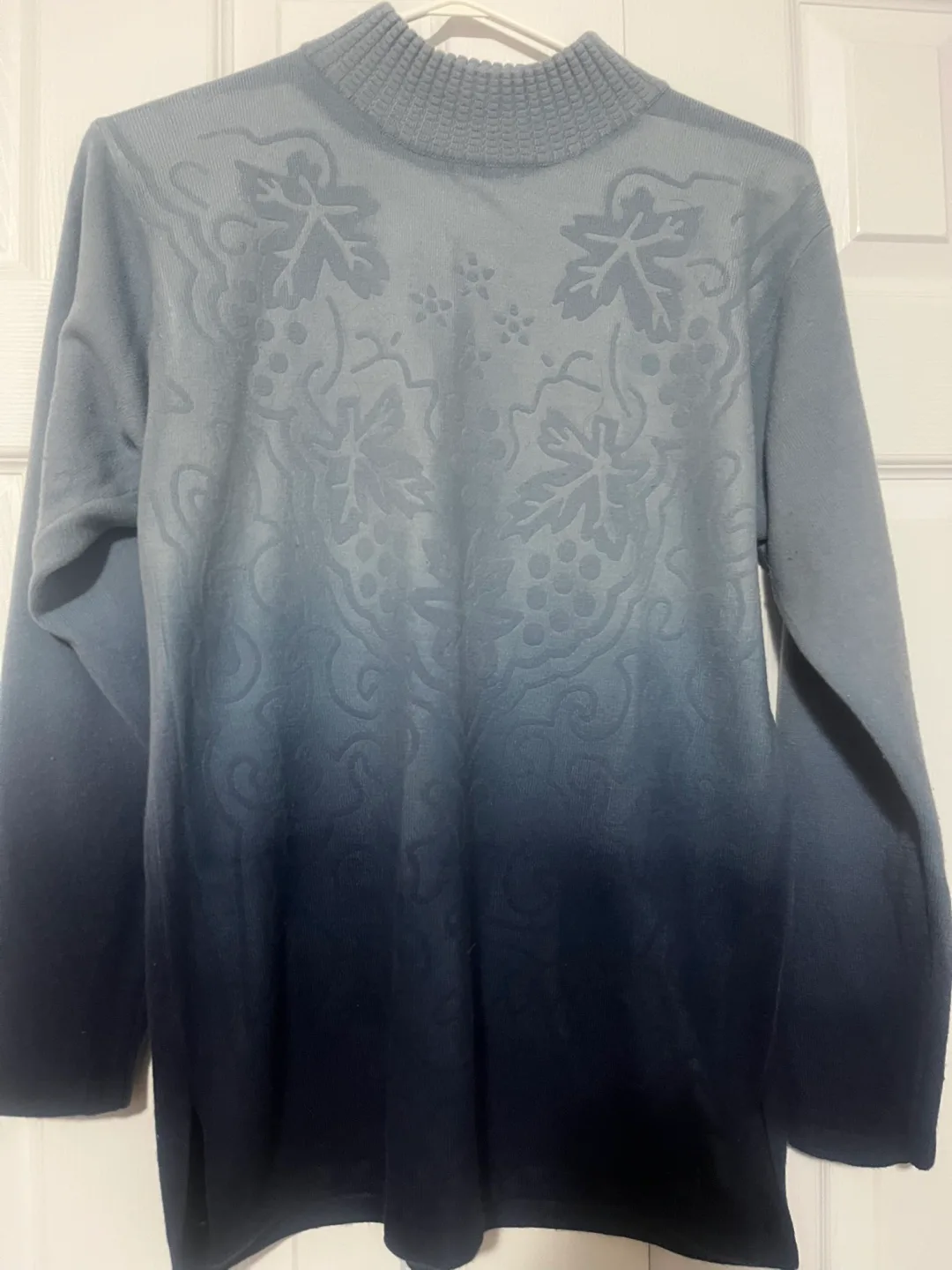 Two sweaters with two scarfs size medium thumbnail