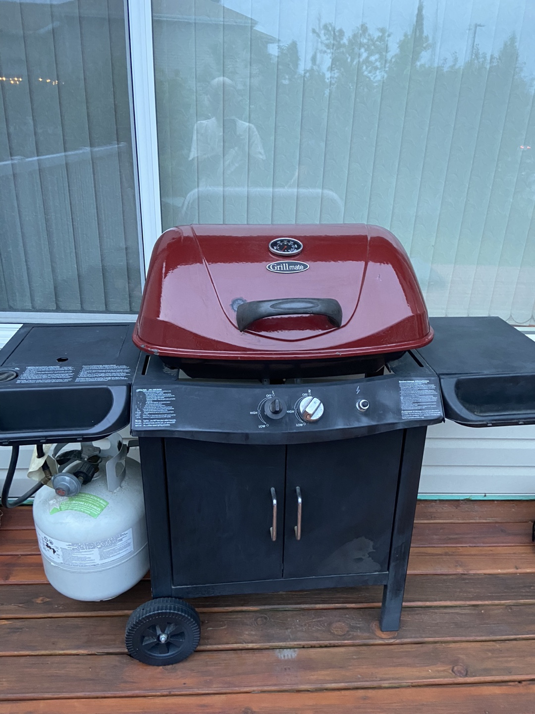 Grill Mate BBQ with propane tank - photo 2