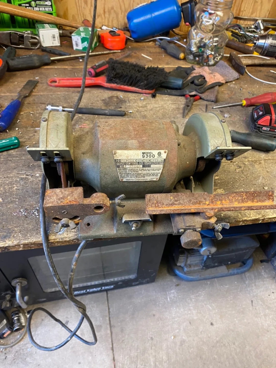 Makita 9300 Bench Grinder thumbnail