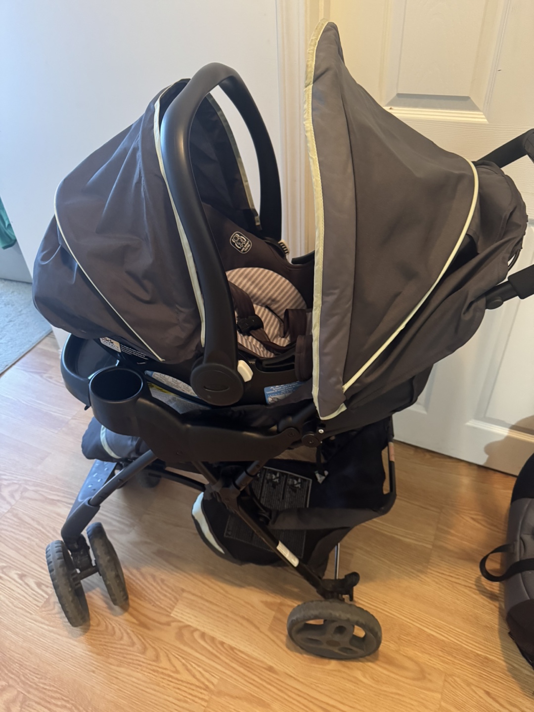 Graco Stroller and Car Seat Combo - photo 2