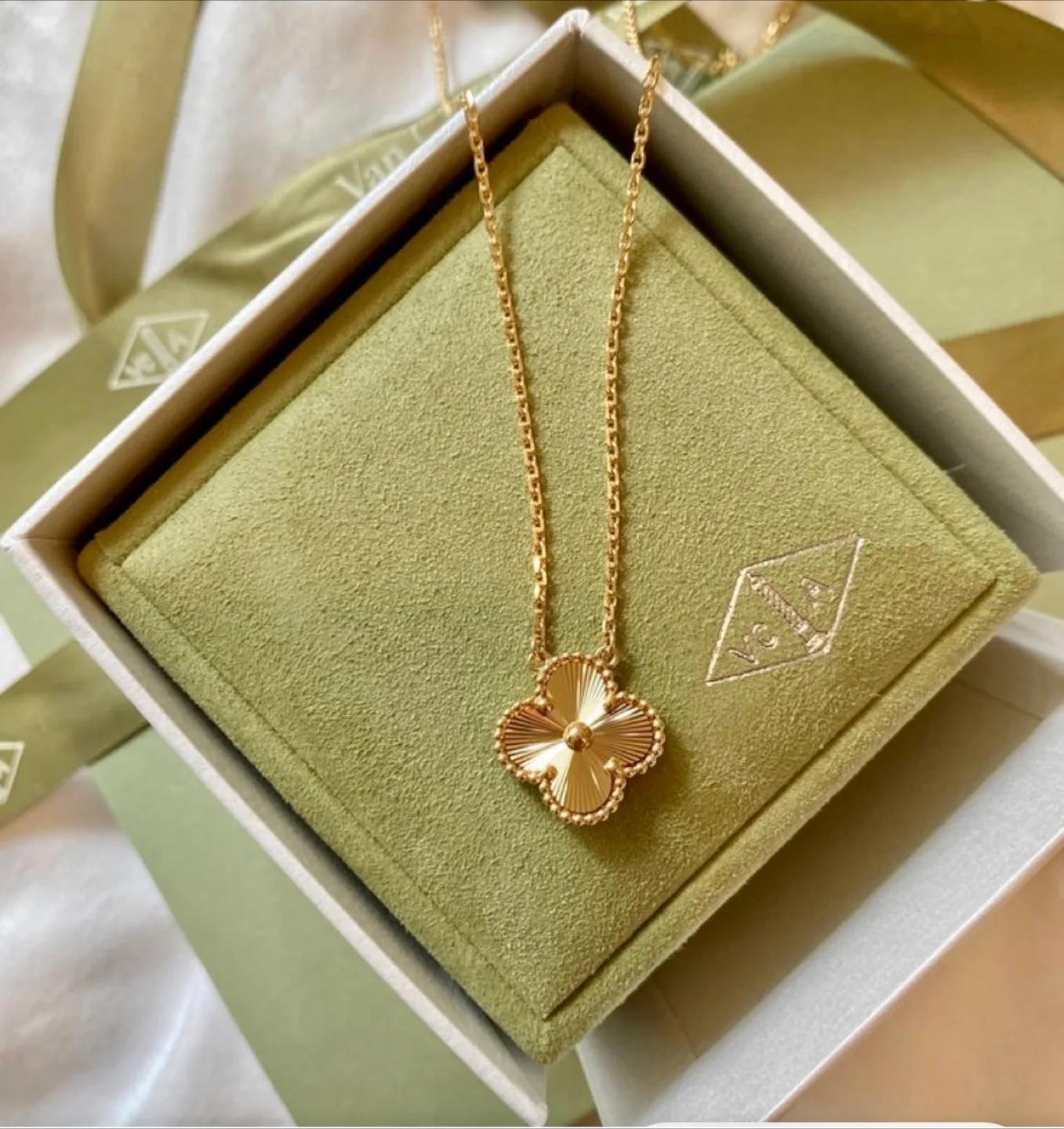 Van Cleef & Arpels Alhambra Necklace thumbnail