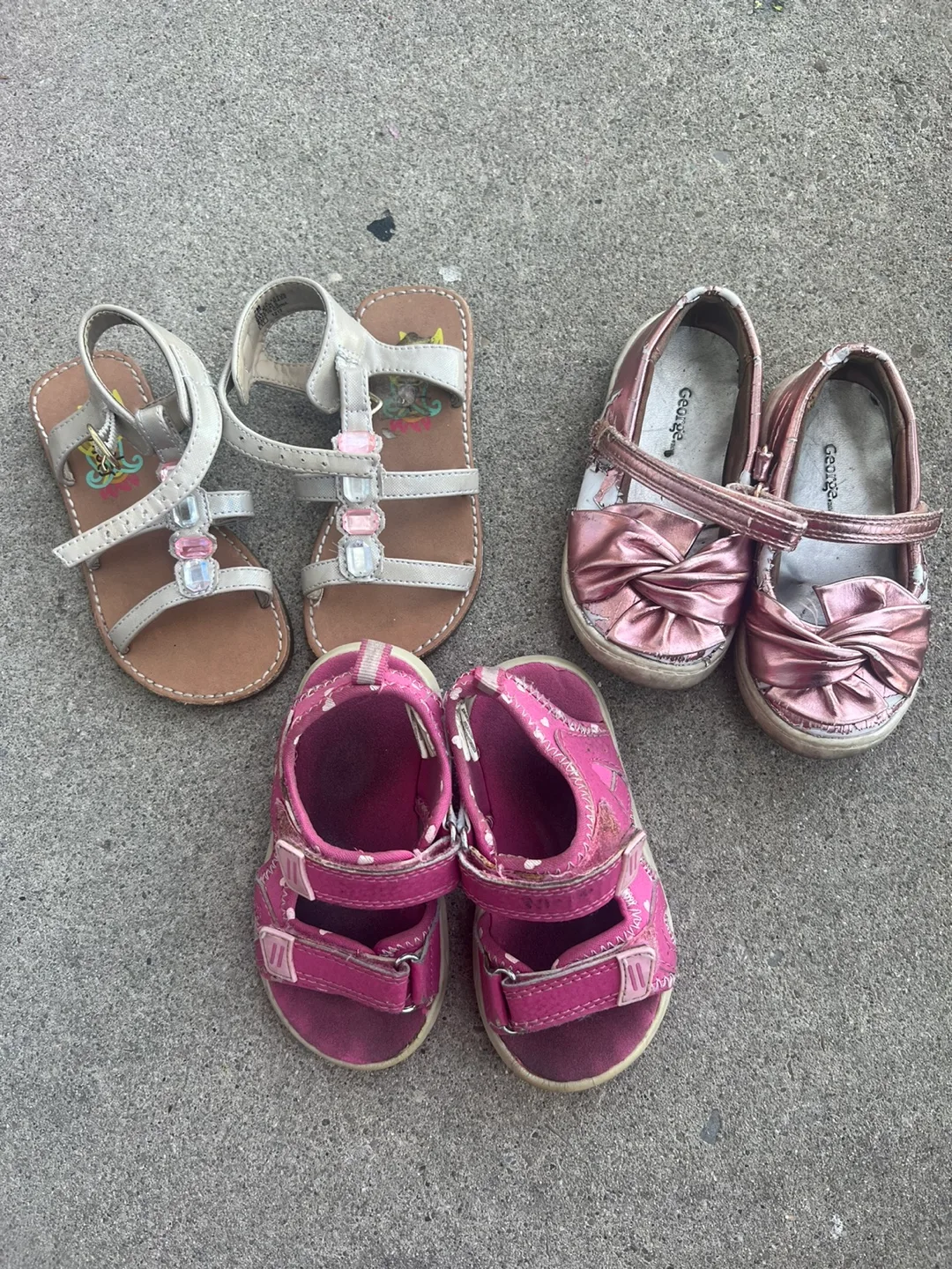 Toddler Girl's Shoes - Size 7 all 10$ thumbnail
