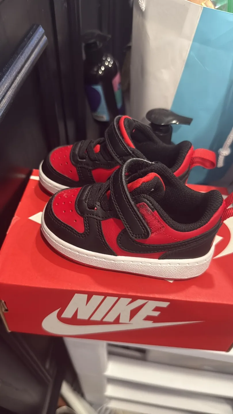 Nike Toddler Low Cut Sneakers - Red & Black thumbnail