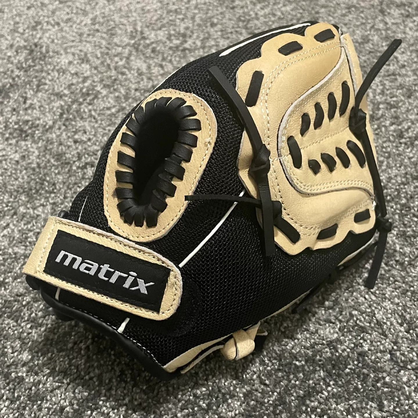 Matrix Baseball Fielding Glove, Black/ Camel, 10-inch image indicator(3)