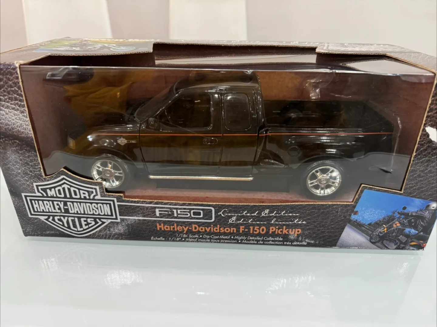 ERTL HARLEY DAVIDSON F-150 PICKIP 1:18 DIECAST 2000 image indicator(2)