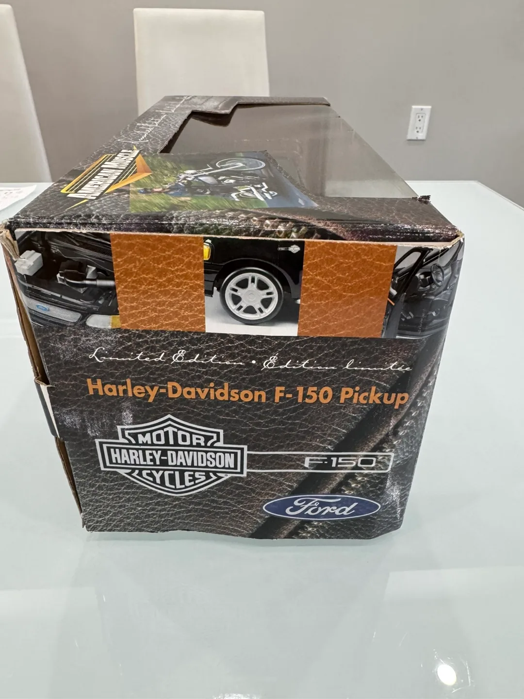 ERTL HARLEY DAVIDSON F-150 PICKIP 1:18 DIECAST 2000 image indicator(4)