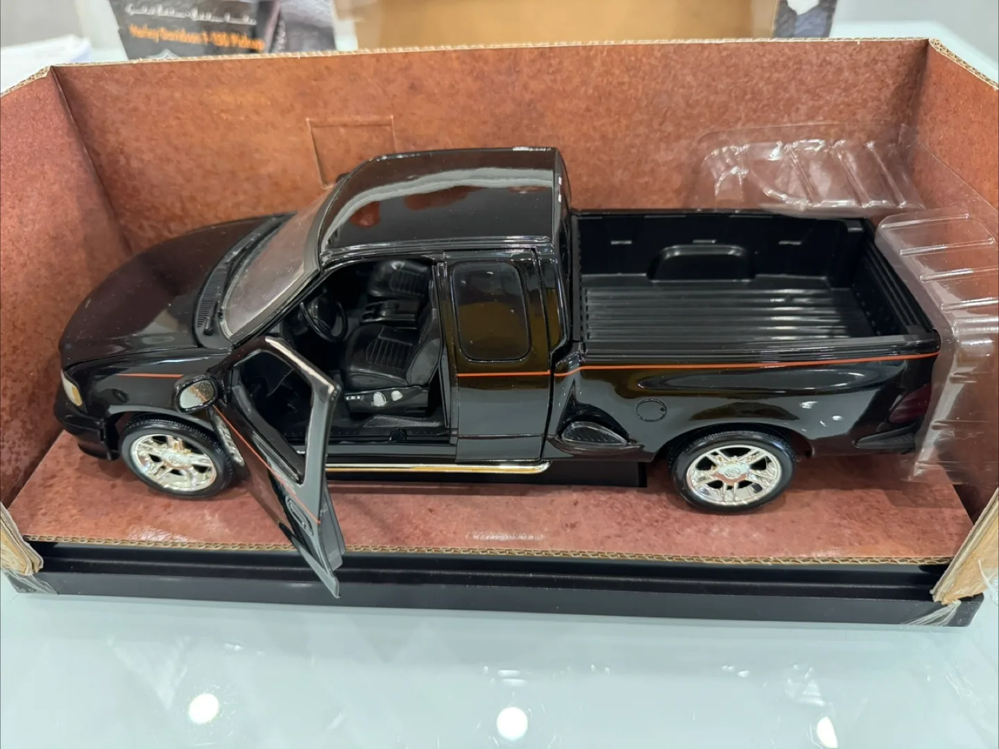 ERTL HARLEY DAVIDSON F-150 PICKIP 1:18 DIECAST 2000 image indicator(6)