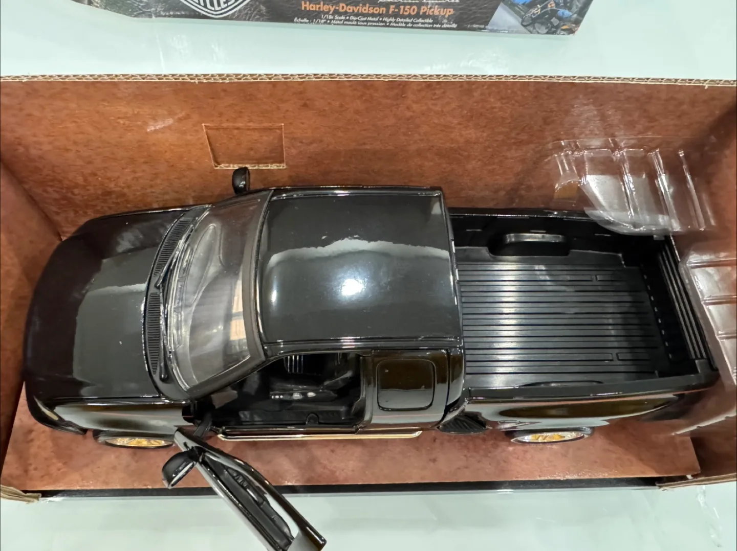 ERTL HARLEY DAVIDSON F-150 PICKIP 1:18 DIECAST 2000 image indicator(7)