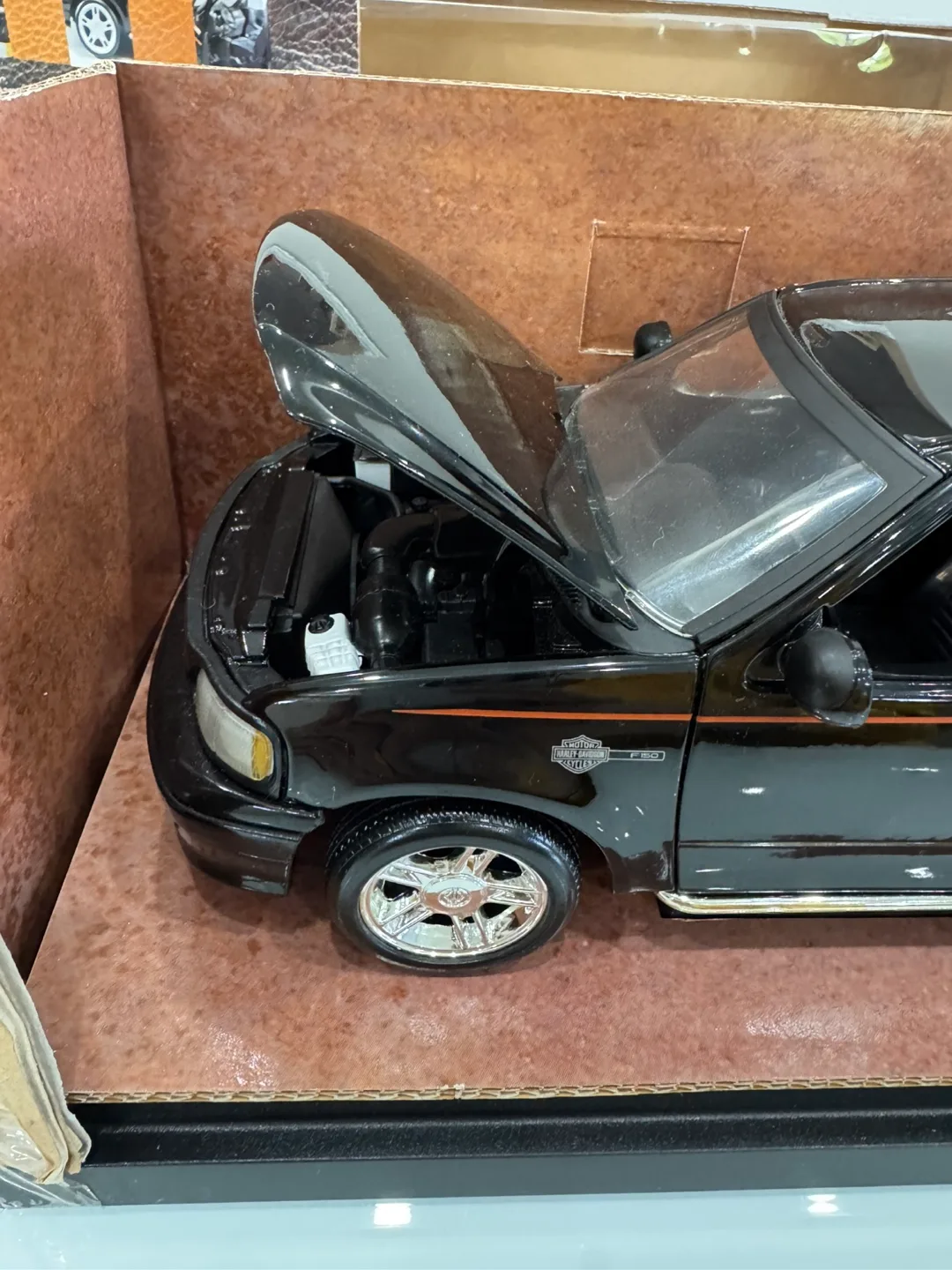 ERTL HARLEY DAVIDSON F-150 PICKIP 1:18 DIECAST 2000 image indicator(10)