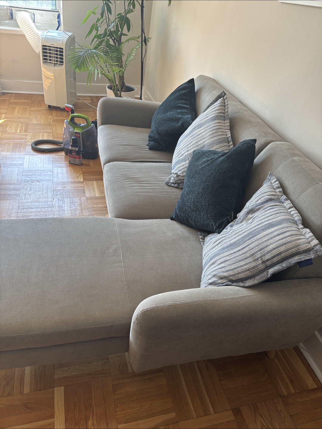 Fany Light Grey Sectional Sofa - RIGHT SIDED - photo 4