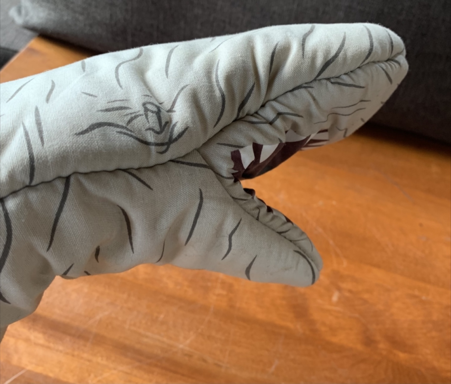 Star Wars Space Worm with Millennium Falcon Oven Mitt