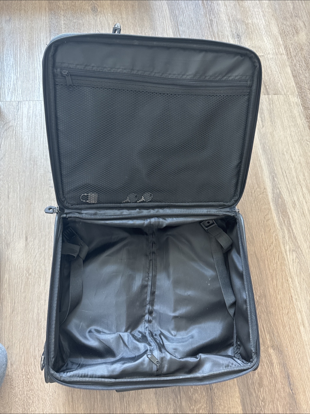 Polo Winner Black Rolling Suitcase - photo 5