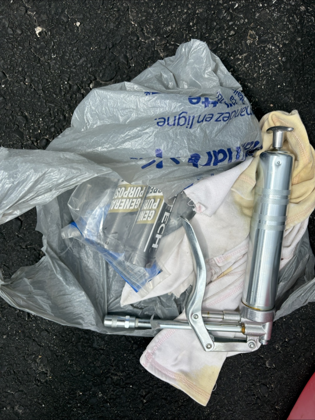 Grease gun with 2 full tubes of grease