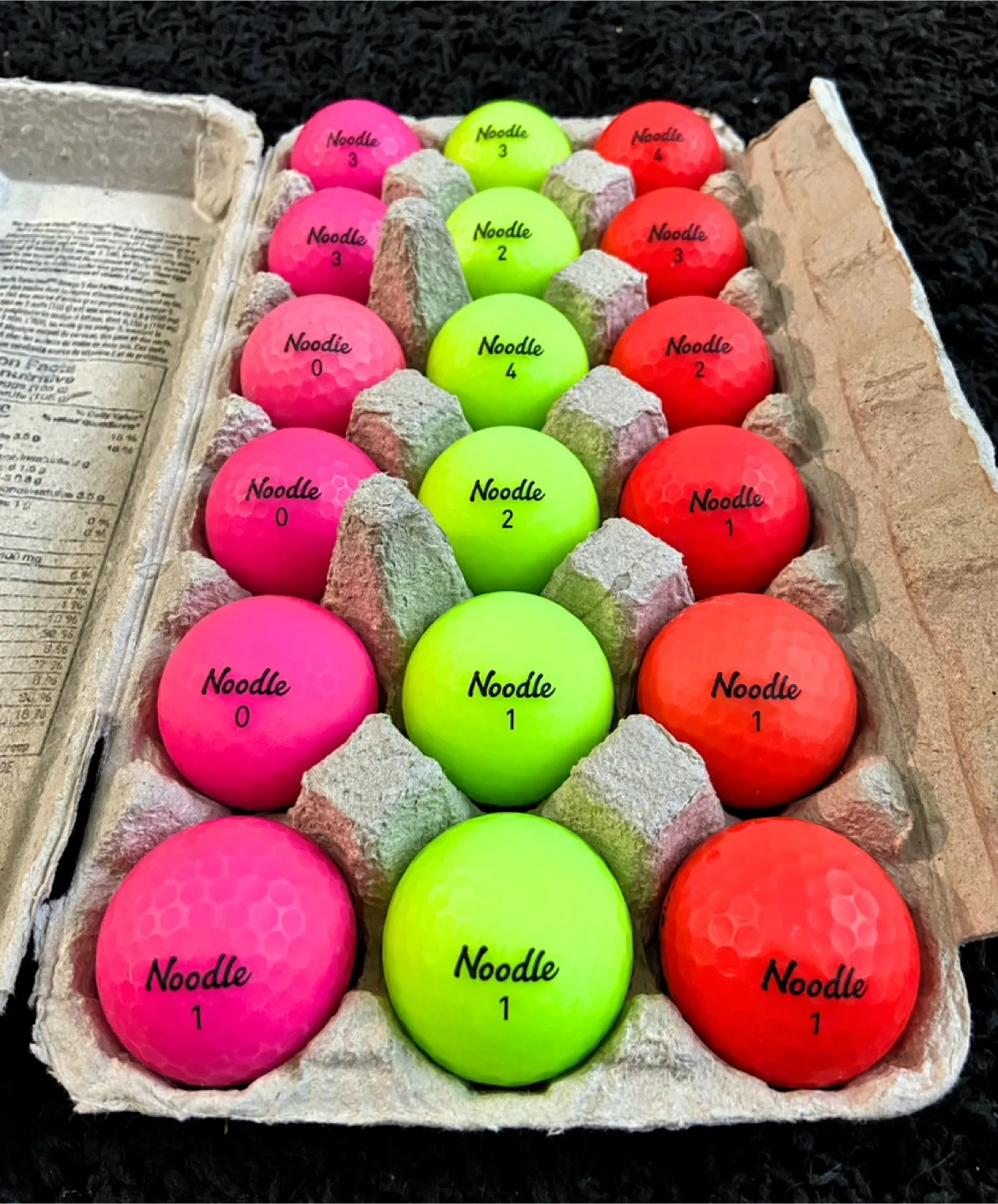 18 Taylormade Noodle Coloured Golf Balls thumbnail