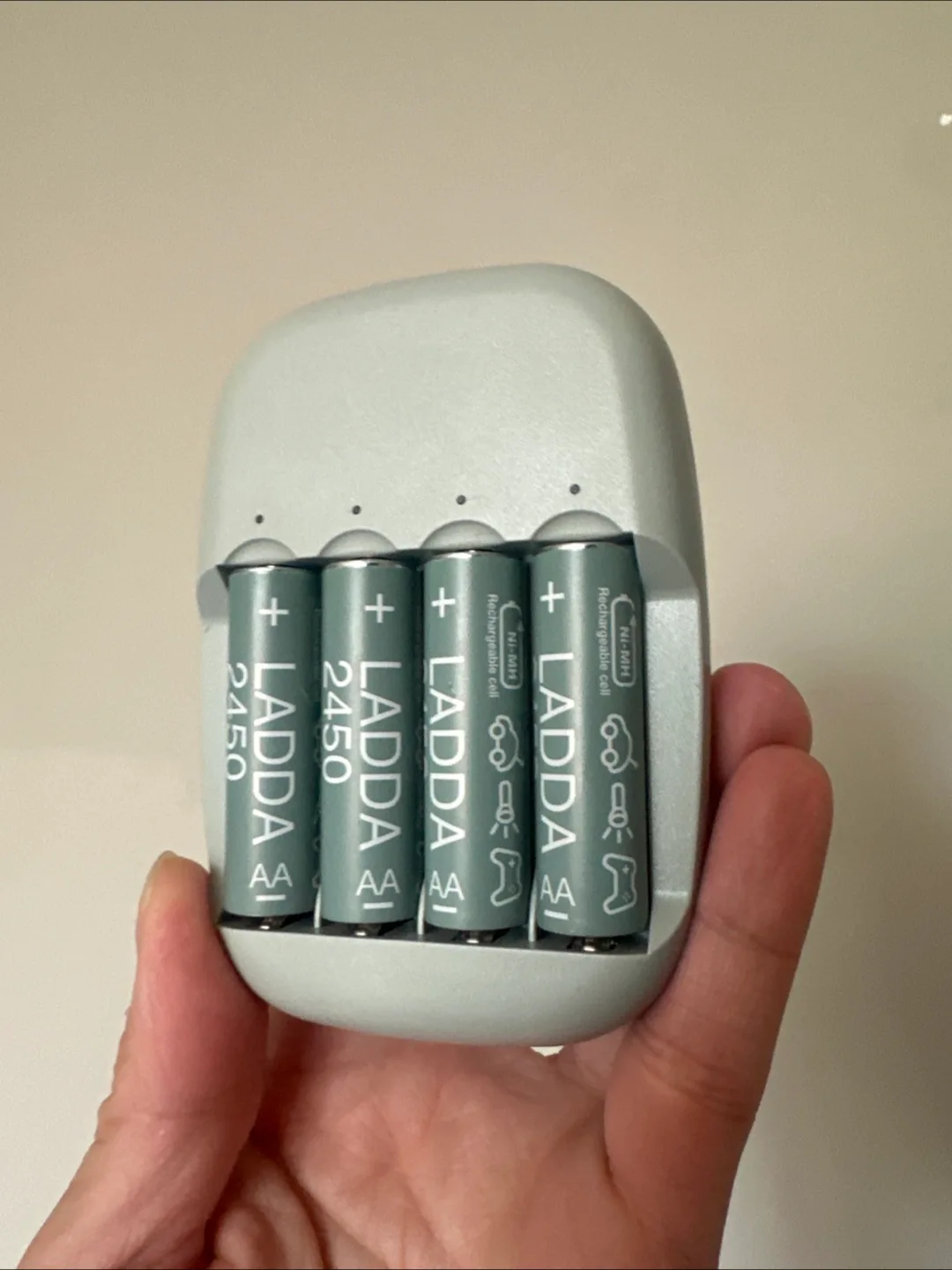 IKEA Stenkol/Ladda Rechargeable AA Batteries & Charger thumbnail